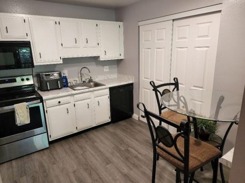 10814 Donna Dr, Milwaukee WI 53224-2218 exterior