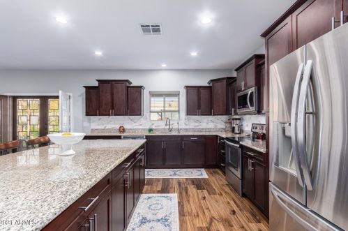 2806 Angela Dr, Phoenix AZ 85032-2049 exterior