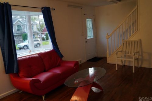 121 Francis St, Iselin NJ  08830-1123 exterior