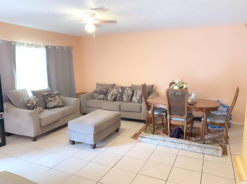 131 26 Ave, Boynton Beach FL 33426-7817 exterior