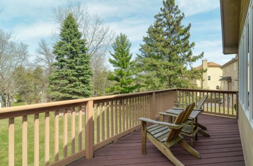 1282 Donegal Dr, Saint Paul MN 55125-3306 exterior