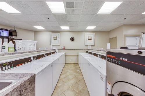 3660 Lake Shore Dr, Chicago IL  60613-5300 exterior