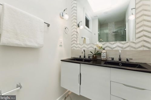 1607 D St, Washington DC  20003-2441 exterior