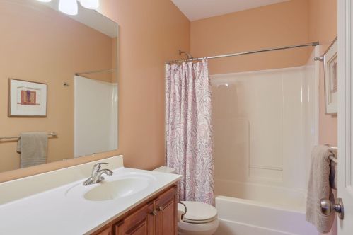 1676 Isabella Pkwy, Chaska MN 55318-3214 exterior