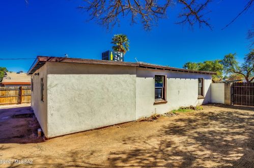 4137 1 St, Tucson AZ 85711-1510 exterior