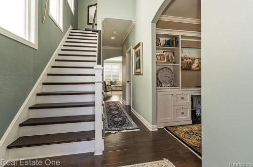 725 Renshaw St, Rochester, MI 48307-2658