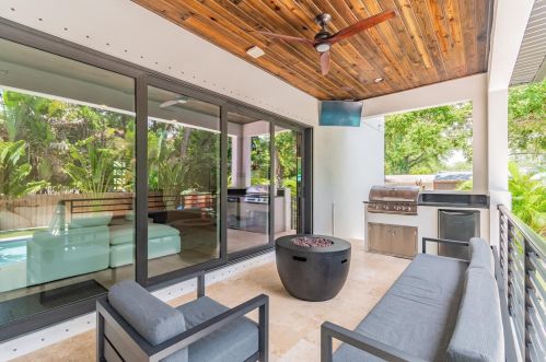 503 Davis Blvd, Tampa FL 33606-4012 exterior