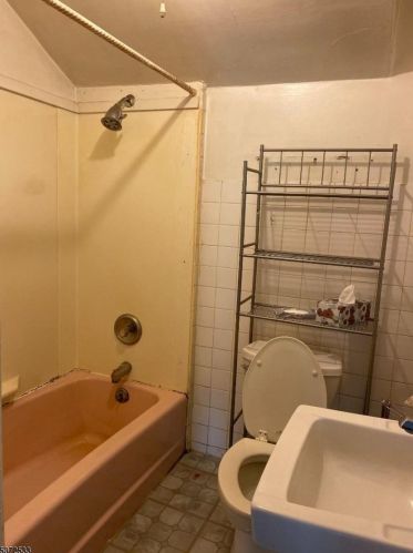 225 Main St, Bound Brk NJ 08805-1837 exterior