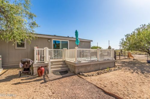 2208 Estrella Rd, Phoenix AZ 85087-8179 exterior