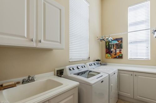 8593 Bellagio Dr, Naples FL 34114-6434 exterior