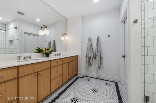 2044 Bissell St, Chicago IL 60614-4206 exterior