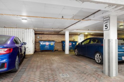 3620 Pine Grove Ave, Chicago IL  60613-4552 exterior