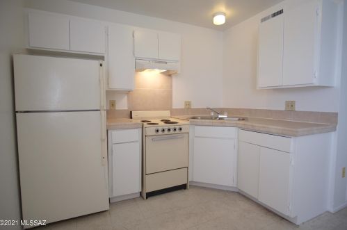 2468 Balboa Ave, Tucson AZ  85705-4407 exterior