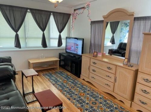 10 Helen Ave, Jackson Twp NJ 08527-3110 exterior