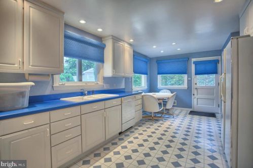 1712 Wheatland Ave, Lancaster PA 17603-4520 exterior