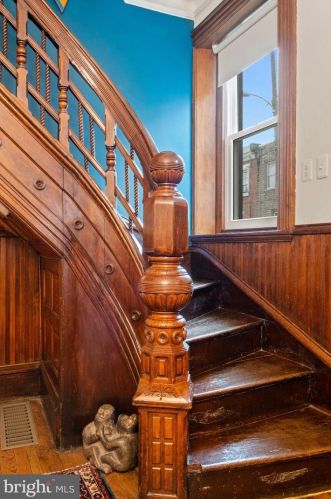 526 Girard Ave, Philadelphia PA 19130-1617 exterior