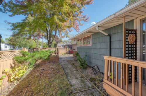 1322 Cleveland Ave, Saint Paul MN 55116-2653 exterior