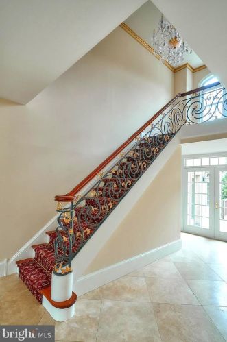 2221 Jefferson Ln, Huntingdon Valley PA 19006-6038 exterior