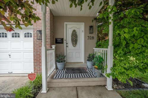 328 Lemonte St, Philadelphia PA 19128-4520 exterior