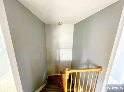 3 Bakley Ter, Town Center NJ 07052-2169 exterior