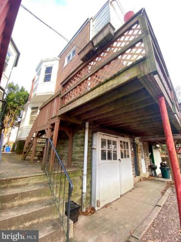 7026 Greene St, Philadelphia PA 19119-3114 exterior