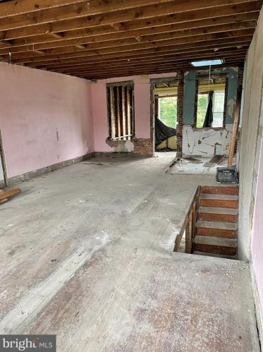 1118 Neal St, Washington DC 20002-3822 exterior