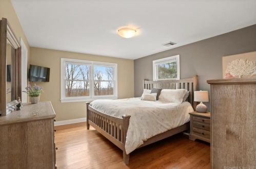 26 Falcon Dr, Seymour CT 06483-2355 exterior