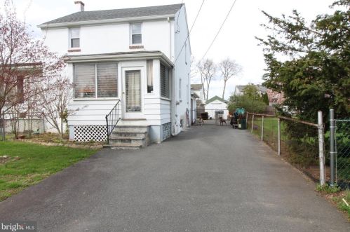 36 6th Ave, Trenton, NJ 08619-3221