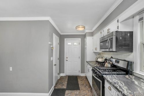 629 Leonard St, Grand Rapids MI 49503-1135 exterior