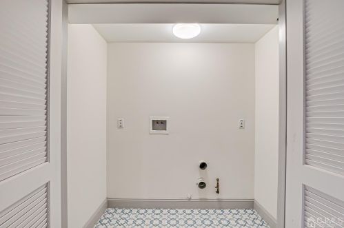 110 Bond St, Iselin NJ  08830-2424 exterior