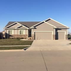 14201 Plum Dr, Des Moines, IA 50323-2663