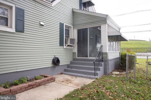 130 Parkway Ave, Trenton NJ  08618-3010 exterior