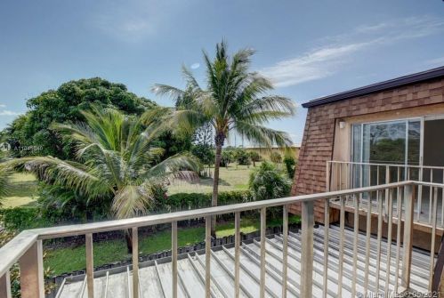 566 27th Ave, Boynton Beach FL 33435-7525 exterior