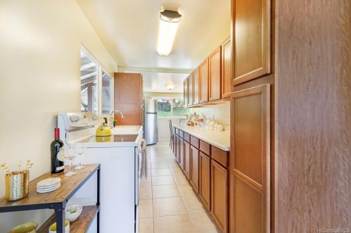 2424 Myrtle St, Honolulu HI 96816-3137 exterior