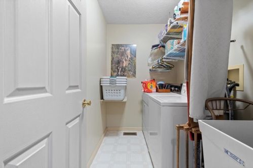 526 Leland Dr, Pittsburgh PA 15236-2758 exterior