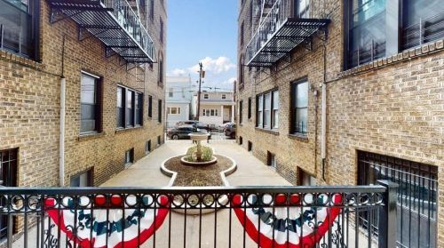 150 St, Union City NJ 07087-6038 exterior