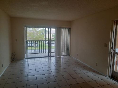 1548 Royal Green Cir, Fort Pierce FL  34952-4601 exterior