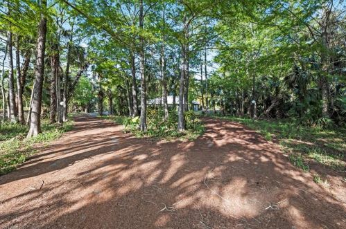 331 8 St, Naples FL 34120-0411 exterior