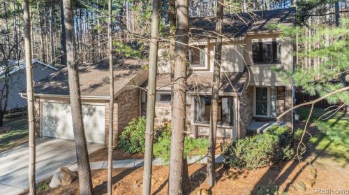 4082 Pinestead Dr, Walled Lake MI 48390-1344 exterior