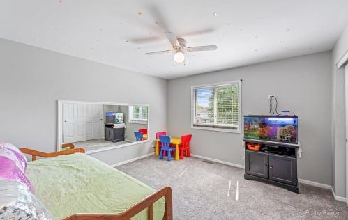 935 Stone Crk Cir, Bull Valley IL 60014-1938 exterior