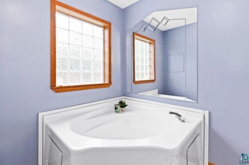 619 4 St, Duluth MN 55806-2409 exterior