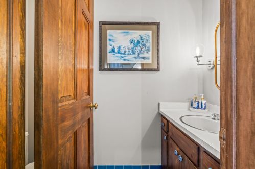 6440 Santa Monica Blvd, Milwaukee WI  53217-4249 exterior