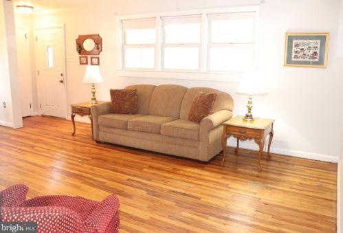 727 Chestnut St, Limerick PA 19468-2117 exterior