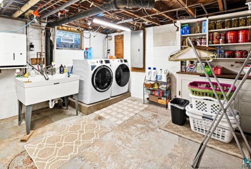 1001 Grandview Ave, Duluth MN 55812-1149 exterior