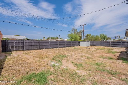 6520 Calle Herculo, Tucson AZ  85710-5620 exterior