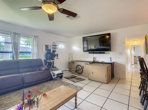 595 99 Ave, Naples FL 34108-2227 exterior