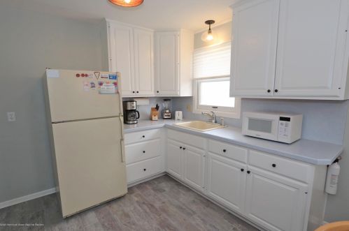 21 Dover Ave, Lavallette NJ 08735-2704 exterior