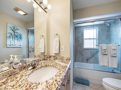 683 94 Ave, Naples FL 34108-2446 exterior