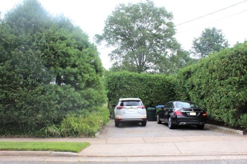 16 Monica Dr, Edison NJ  08820-3224 exterior