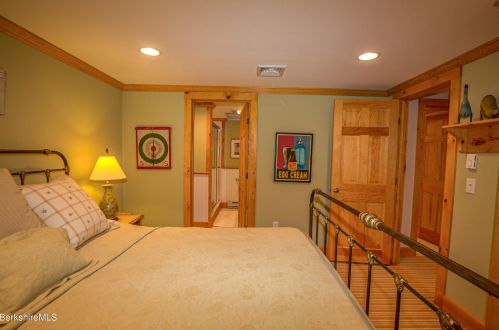 47 Fairwynds Dr, Lenox MA 01240-2729 exterior